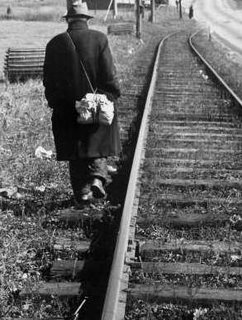 ¿POBRE HOMBRE U HOMBRE POBRE?