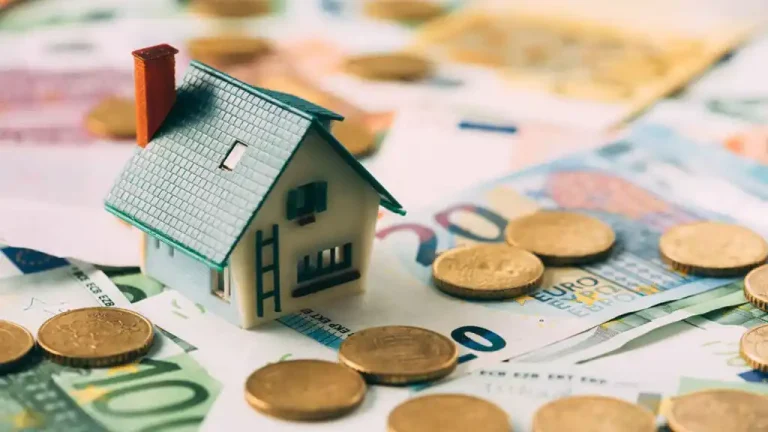 SUELDOS, PENSIONES Y VIVIENDA